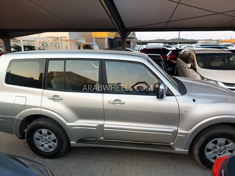 Mitsubishi Pajero 2007 for Sale in Sharjah Image-13