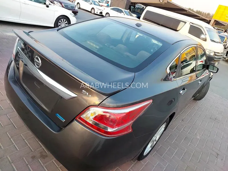 Nissan Altima 2013 for Sale in Sharjah Image-8