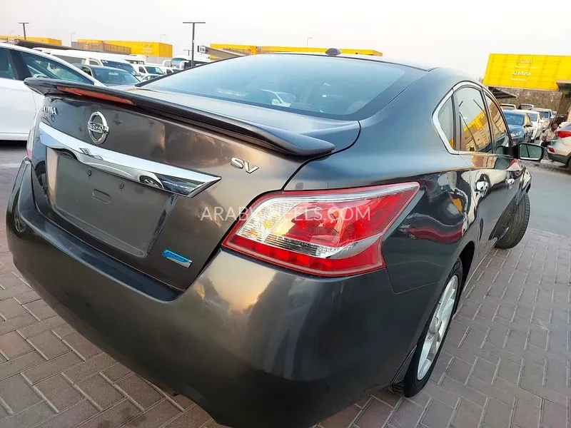Nissan Altima 2013 for Sale in Sharjah Image-9