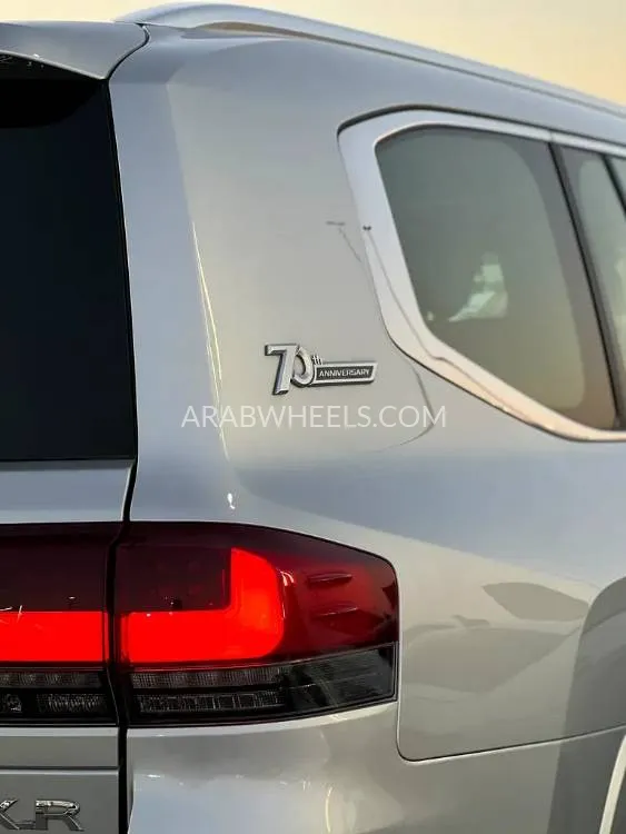 Toyota Land Cruiser 2022 for Sale in Sharjah Image-2