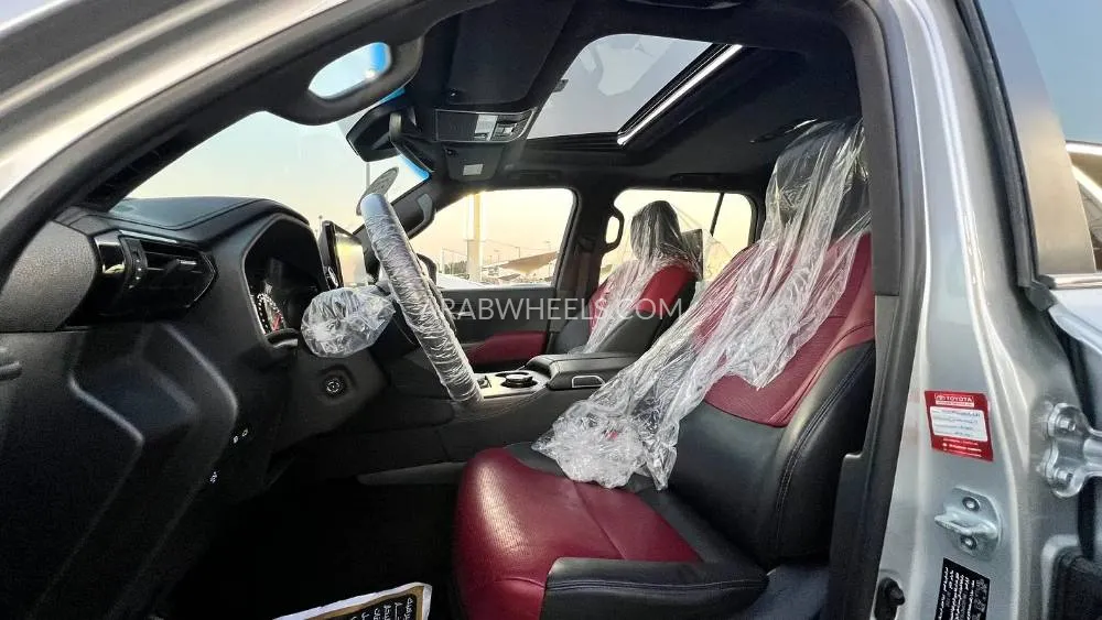 Toyota Land Cruiser 2022 for Sale in Sharjah Image-3