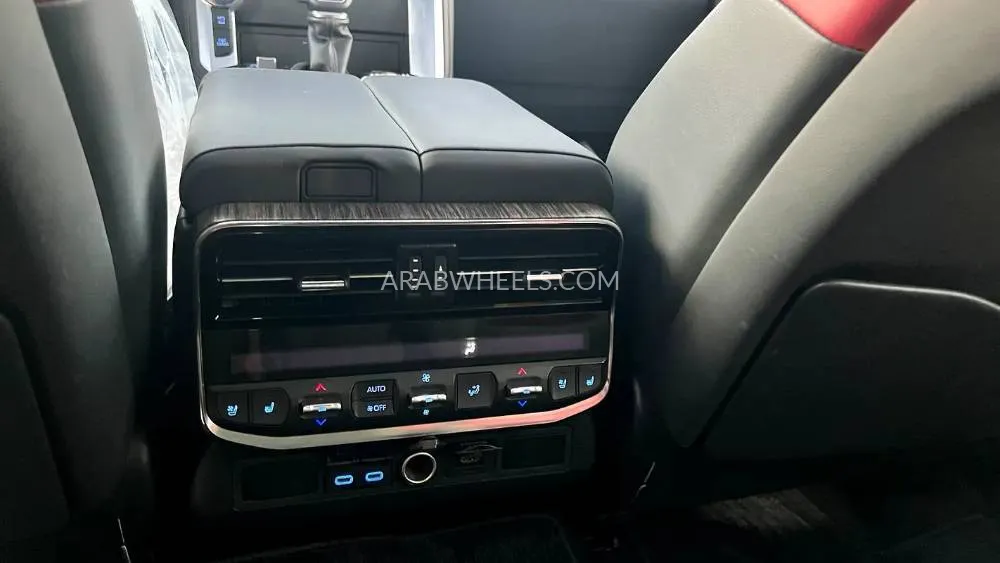 Toyota Land Cruiser 2022 for Sale in Sharjah Image-9