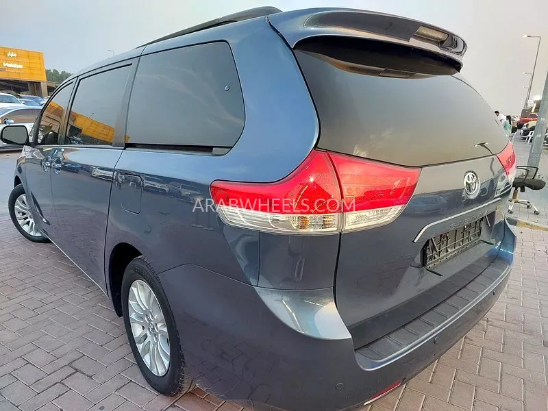 Toyota Sienna 2014 for Sale in Sharjah Image-17
