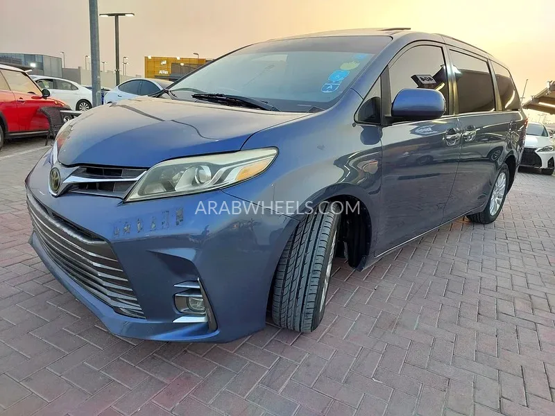 Toyota Sienna 2014 for Sale in Sharjah Image-19