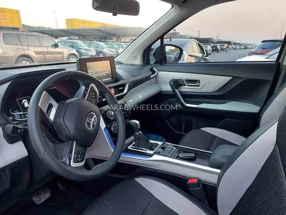 Toyota Vios 2024 for Sale in Sharjah Image-7