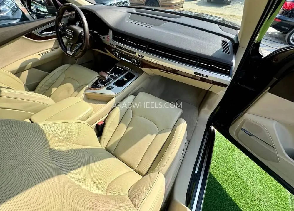 Audi Q7 2016 for Sale in Sharjah Image-4