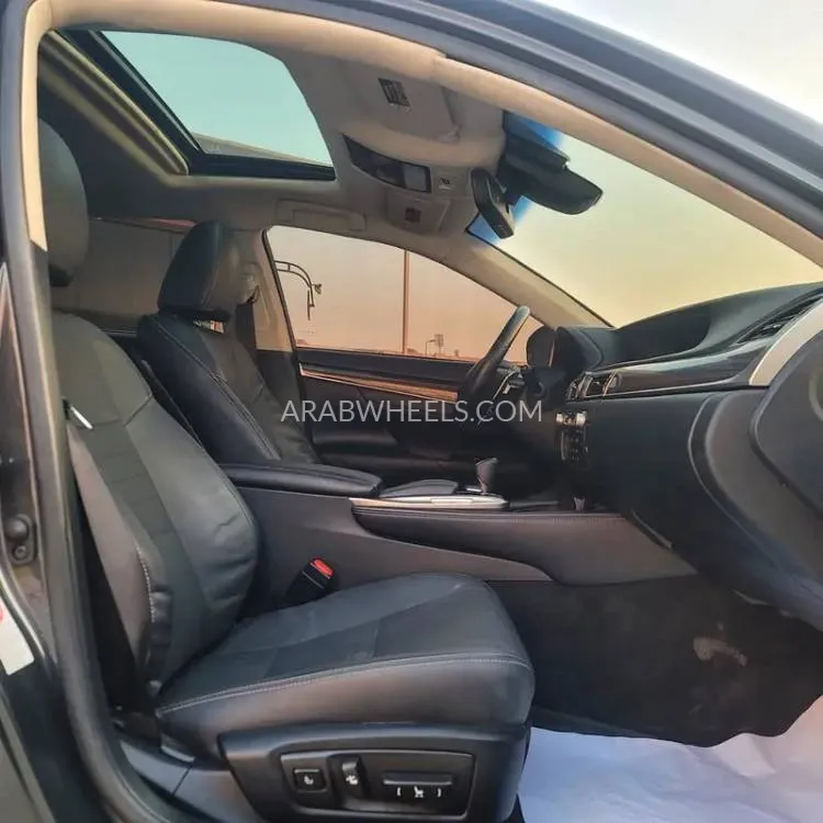 Lexus GS 2018 for Sale in Sharjah Image-13