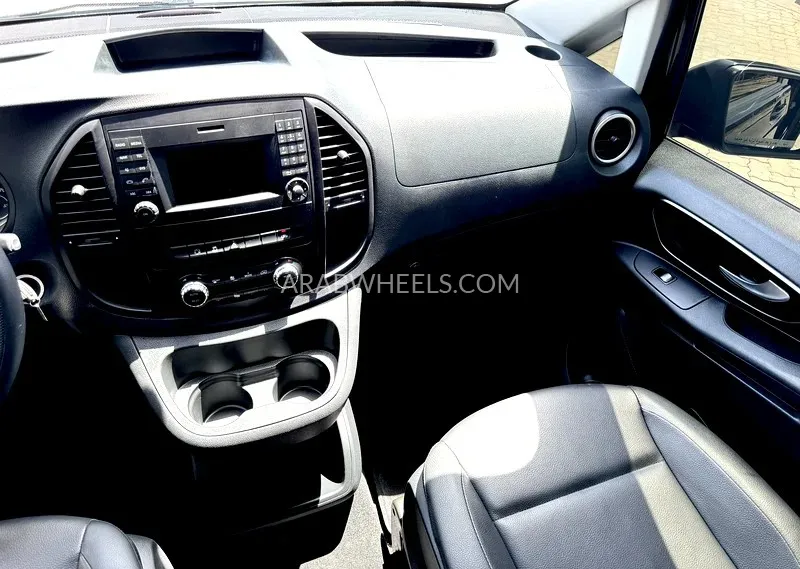 مرسيدس بنز كلاس V 2019 for Sale in الشارقة Image-7