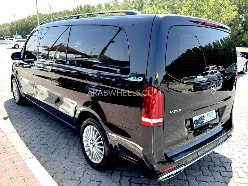 مرسيدس بنز كلاس V 2019 for Sale in الشارقة Image-19