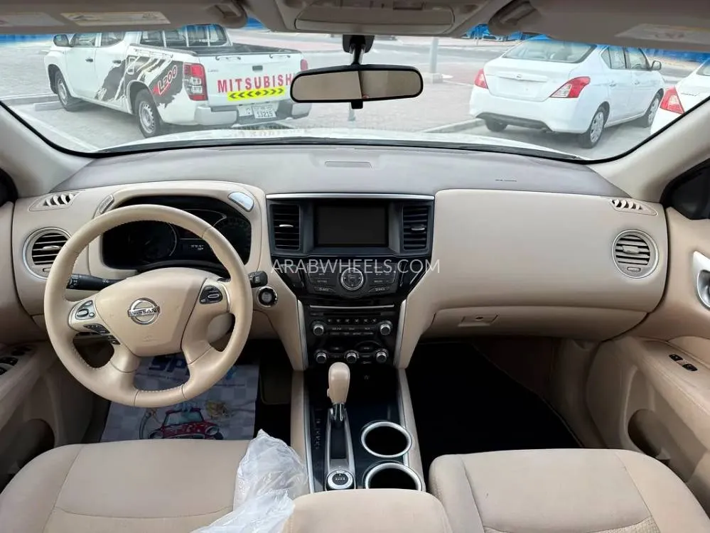 Nissan Pathfinder 2014 for Sale in Abu Dhabi Image-4