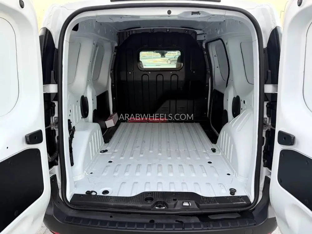 Renault Express Van 2024 for Sale in Abu Dhabi Image-9