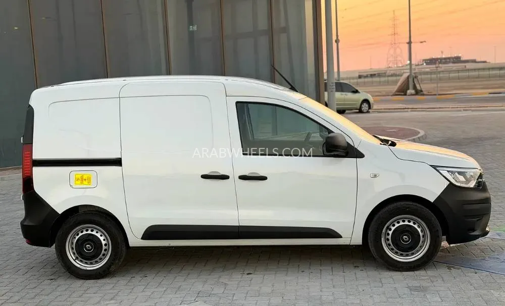 Renault Express Van 2024 for Sale in Abu Dhabi Image-12