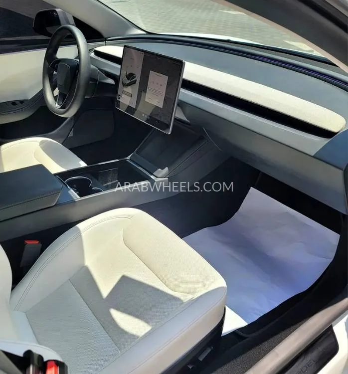 Tesla Model 3 2024 for Sale in Sharjah Image-2