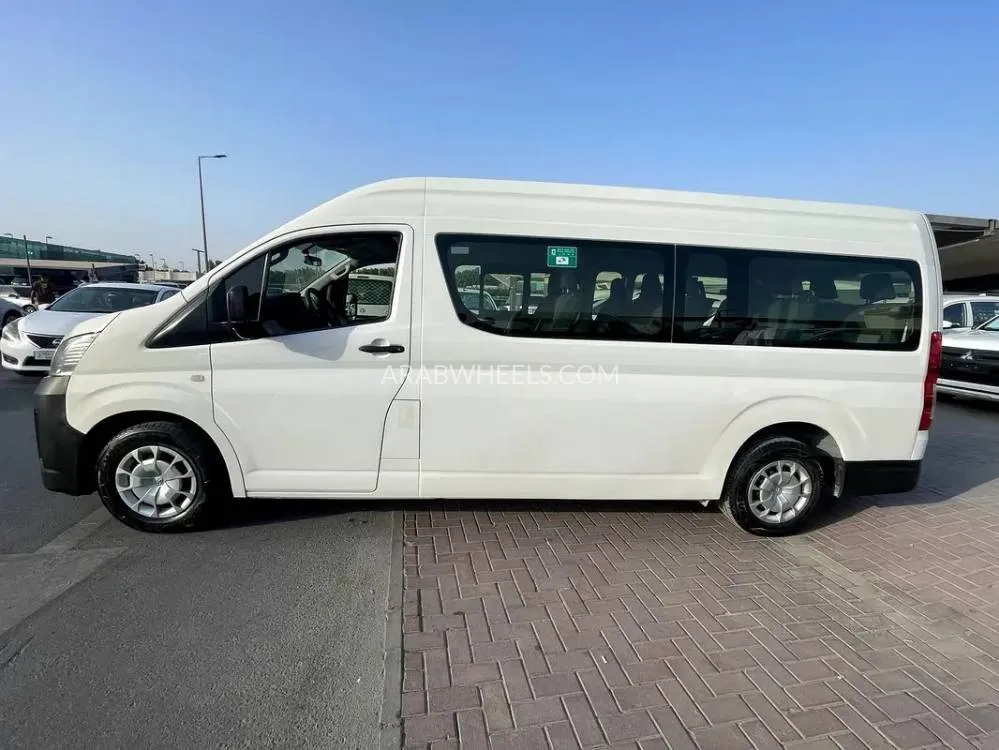 Toyota Hiace 2022 for Sale in Sharjah Image-3