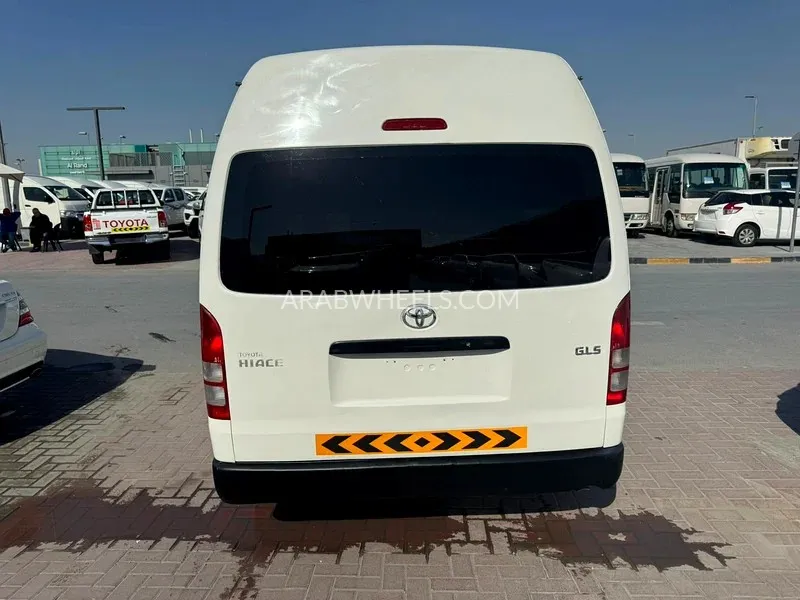 Toyota Hiace 2016 for Sale in Sharjah Image-8