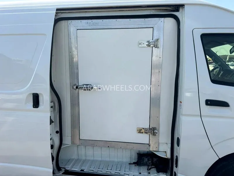 Toyota Hiace 2016 for Sale in Sharjah Image-9