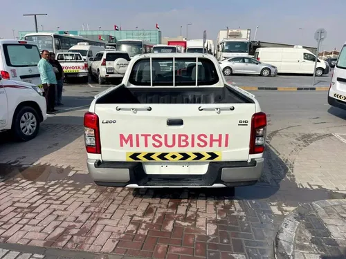 Mitsubishi L200 2.4L Double Cab GLX (4WD) 2021