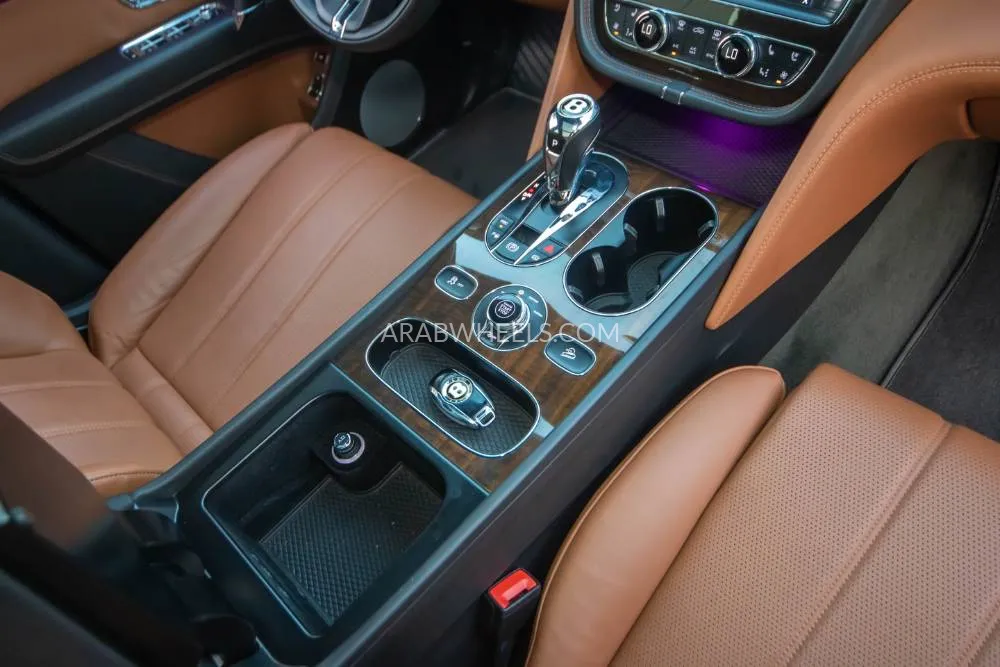 بينتلي بينتايجا 2020 for Sale in دبي Image-10