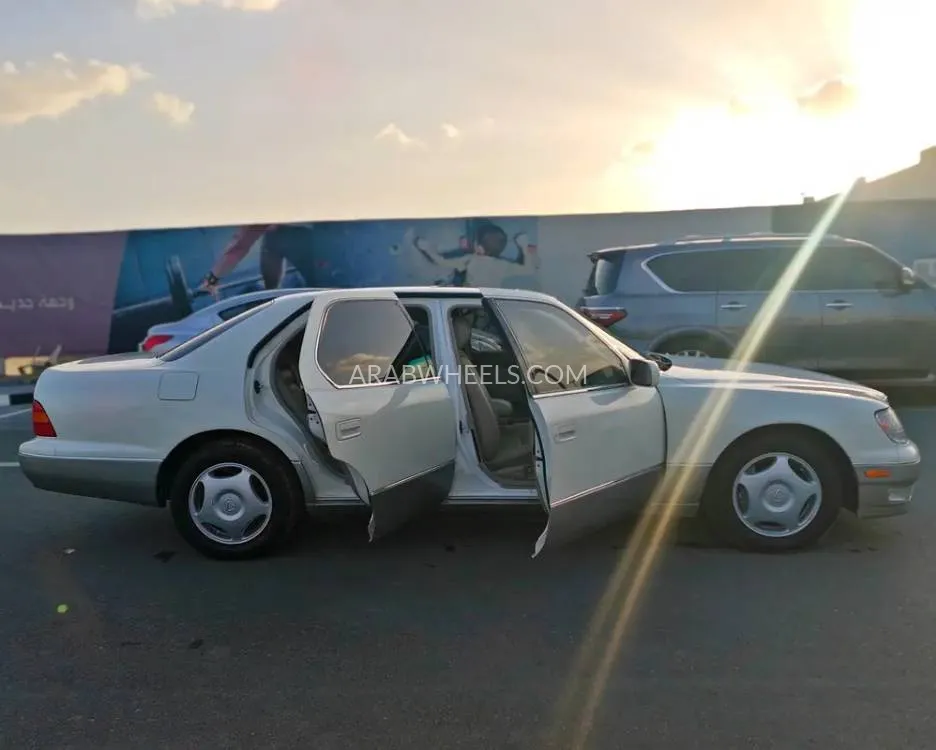 Lexus LS 1998 for Sale in Sharjah Image-16