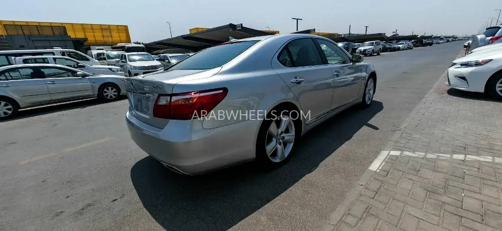 Lexus LS 2011 for Sale in Sharjah Image-5