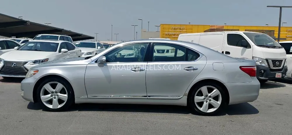 Lexus LS 2011 for Sale in Sharjah Image-11