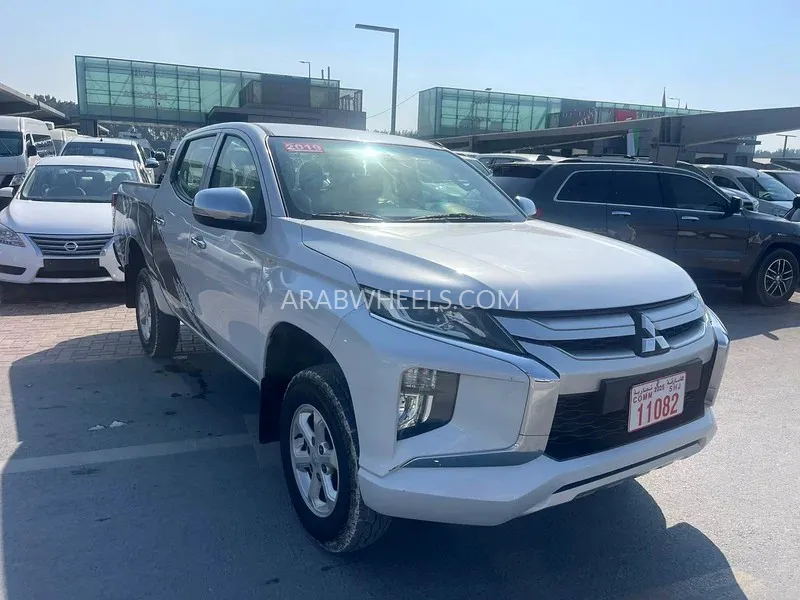 Mitsubishi L200 2019 for Sale in Sharjah Image-2