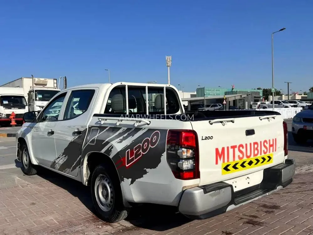 Mitsubishi L200 2020 for Sale in Sharjah Image-2