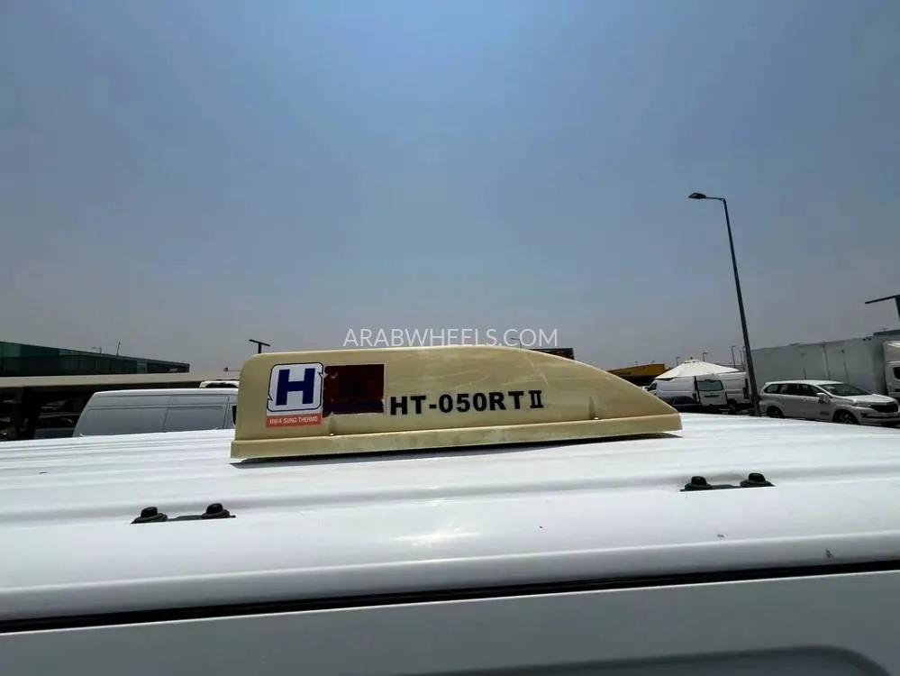 Nissan Urvan 2021 for Sale in Sharjah Image-2