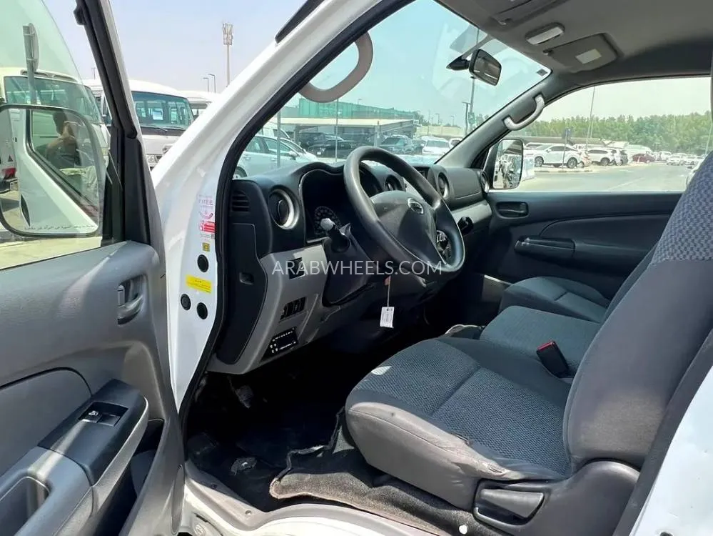 Nissan Urvan 2021 for Sale in Sharjah Image-3