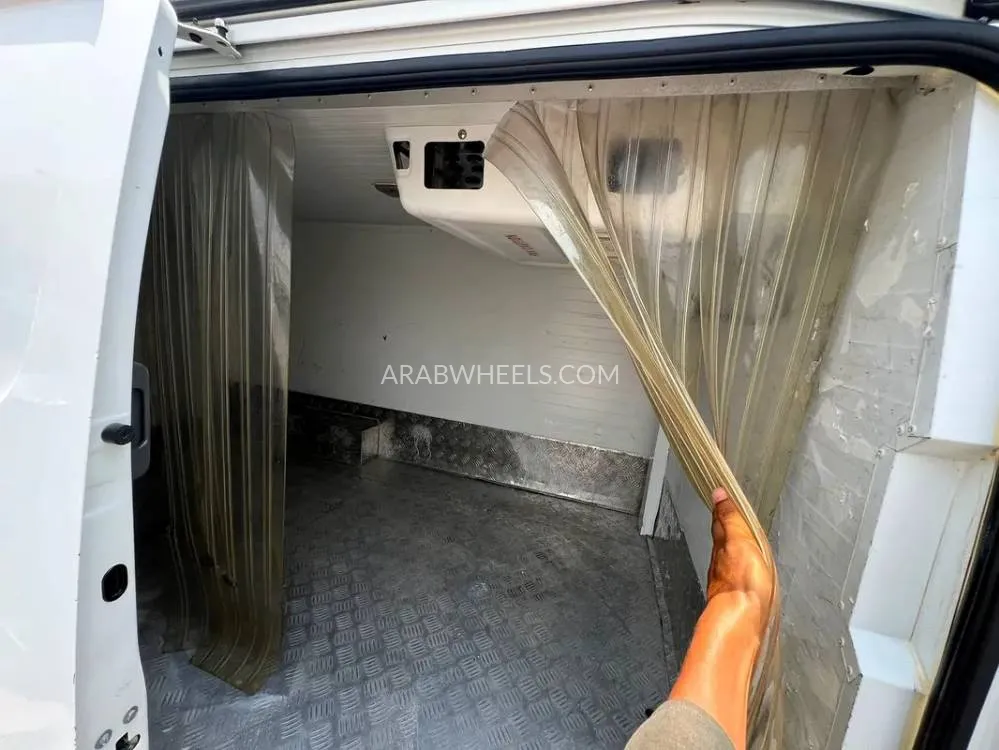 Nissan Urvan 2021 for Sale in Sharjah Image-7