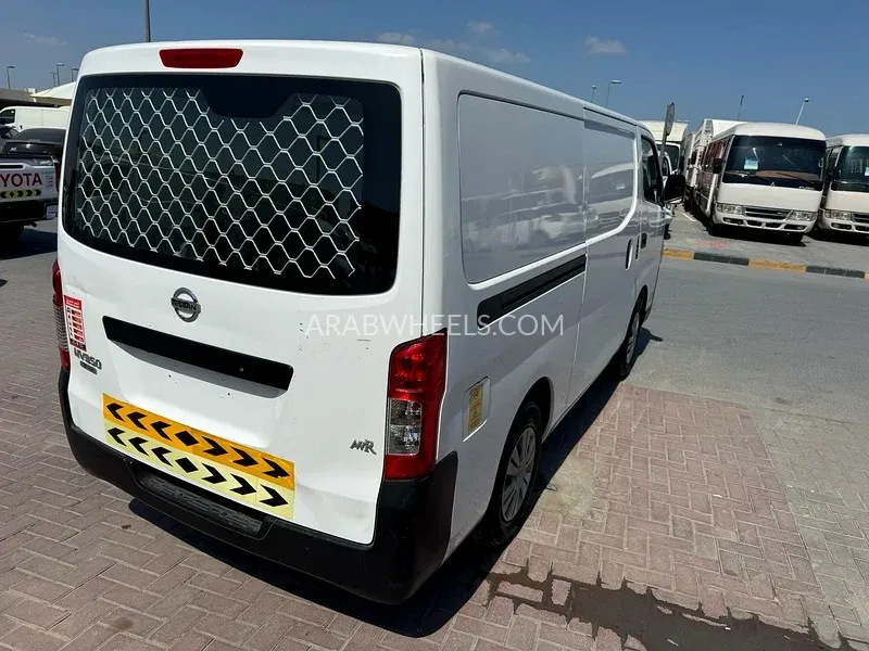 Nissan Urvan 2021 for Sale in Sharjah Image-7