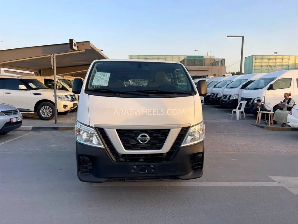 Nissan Urvan 2022 for Sale in Sharjah Image-10