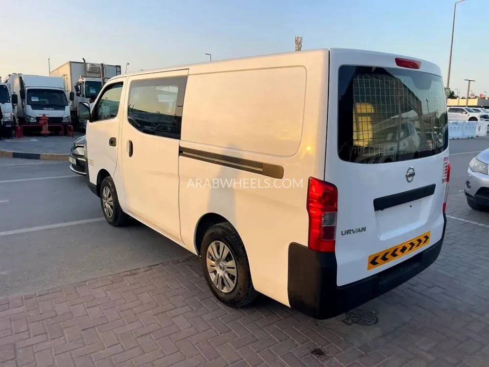Nissan Urvan 2022 for Sale in Sharjah Image-13