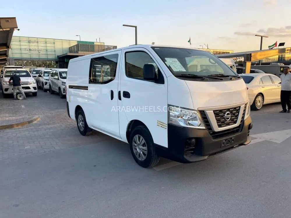 Nissan Urvan 2022 for Sale in Sharjah Image-14