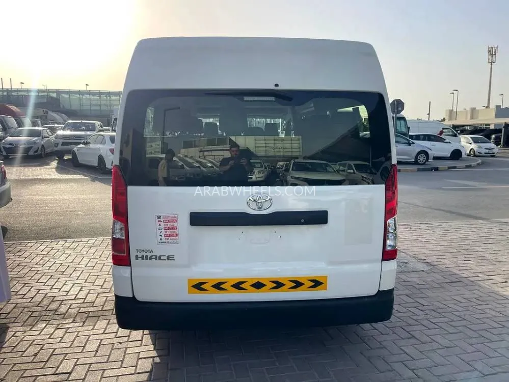 Toyota Hiace 2022 for Sale in Sharjah Image-9