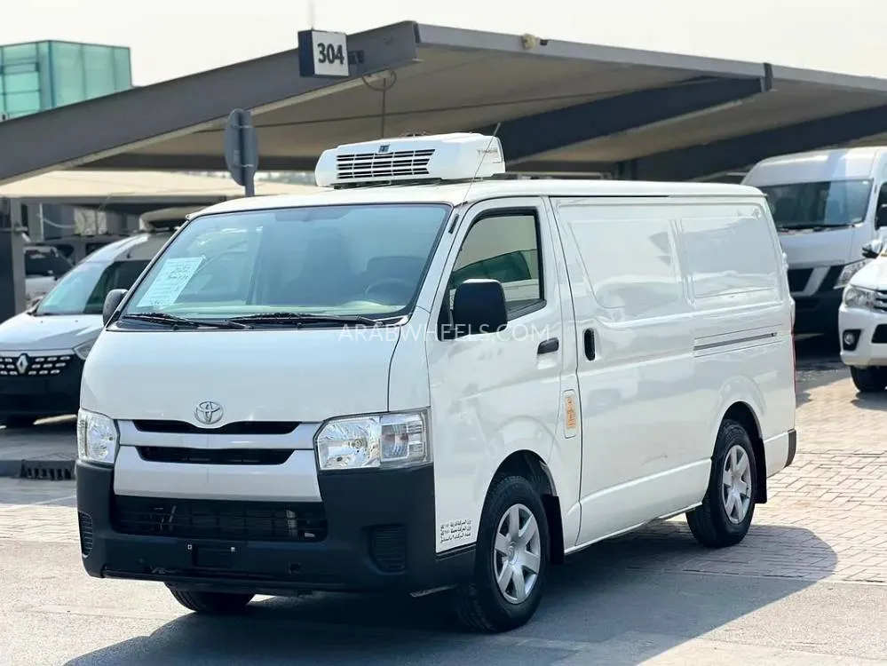 Toyota Hiace 2022 for Sale in Sharjah Image-7
