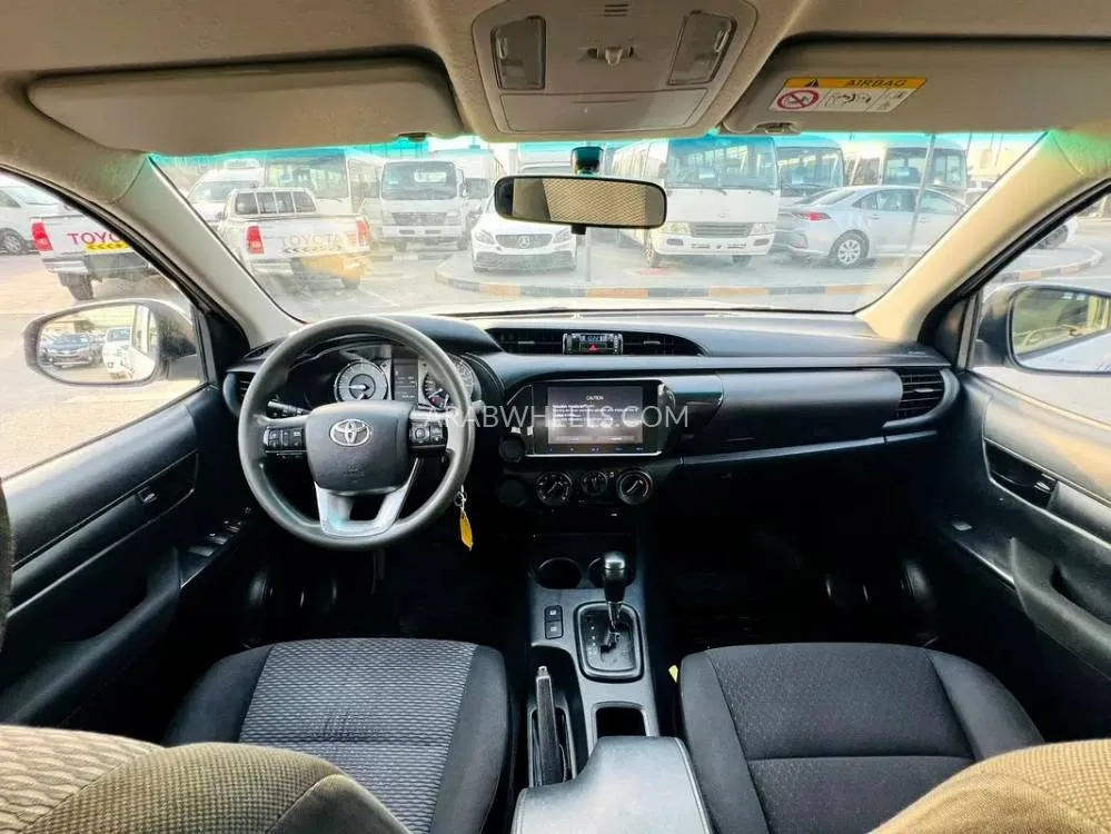 Toyota Hilux 2021 for Sale in Sharjah Image-6