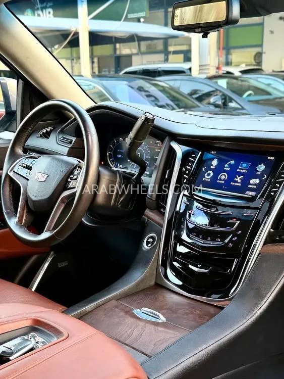 كاديلاك إسكاليد 2017 for Sale in دبي Image-3