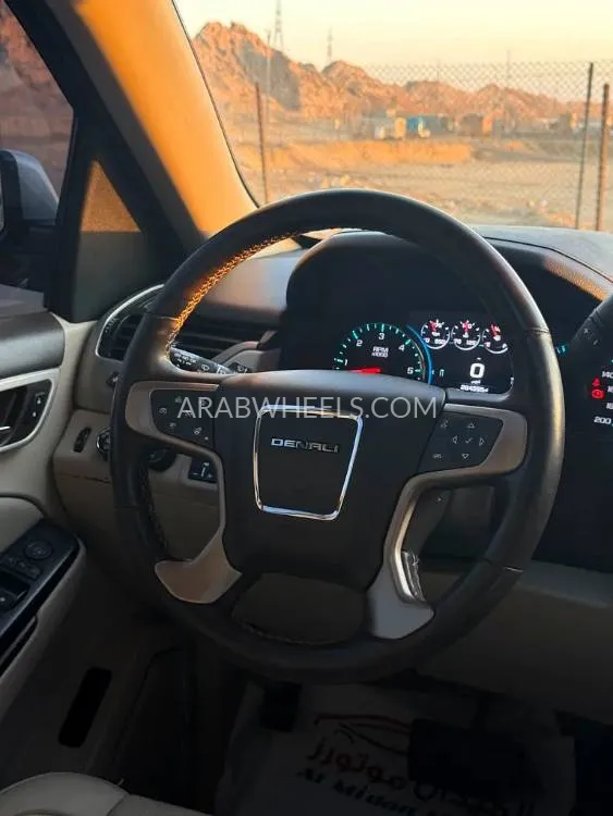 GMC Yukon XL 2019 for Sale in Abu Dhabi Image-5
