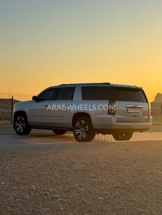 GMC Yukon XL 2019 for Sale in Abu Dhabi Image-8