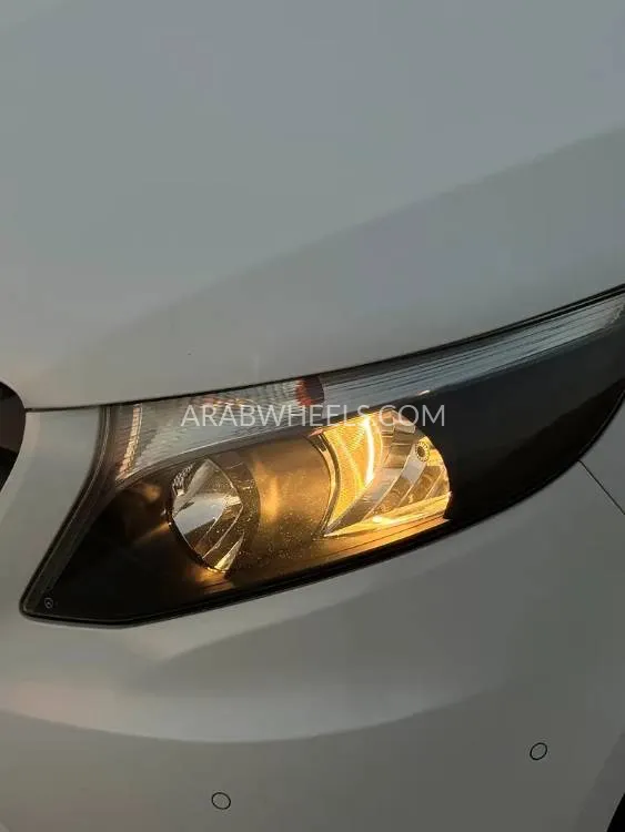 Mercedes Benz V Class 2018 for Sale in Abu Dhabi Image-3