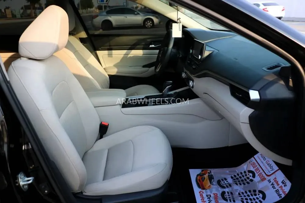 Nissan Altima 2019 for Sale in Abu Dhabi Image-2