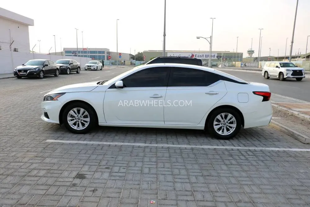 Nissan Altima 2022 for Sale in Abu Dhabi Image-10
