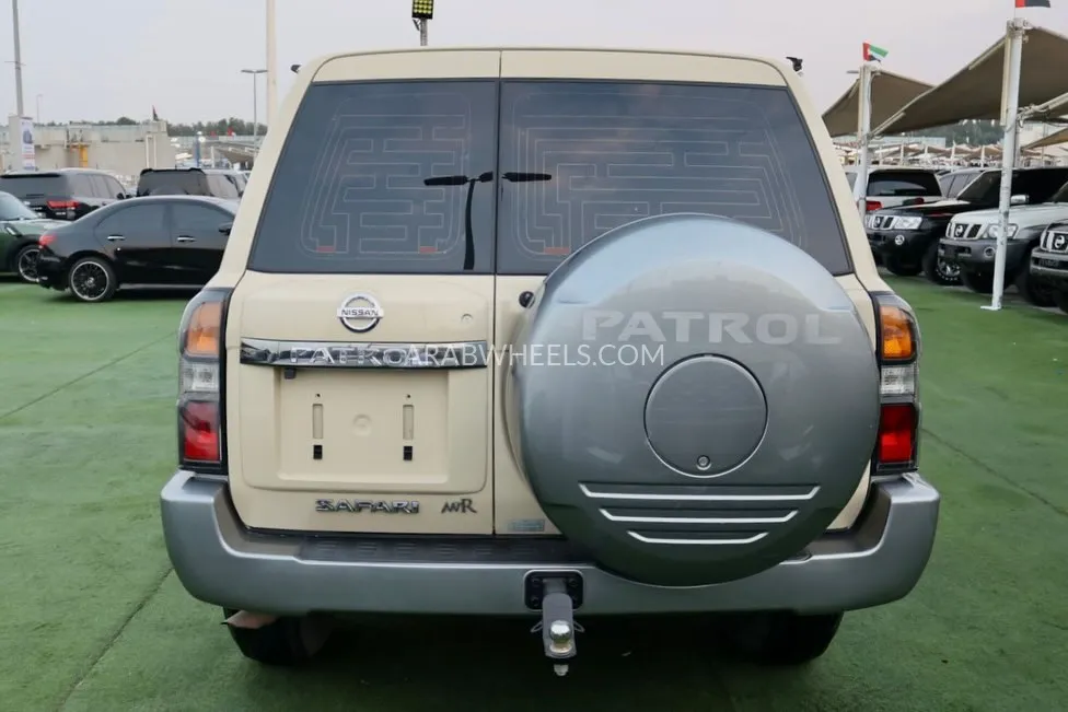 Nissan Patrol 2016 for Sale in Sharjah Image-8
