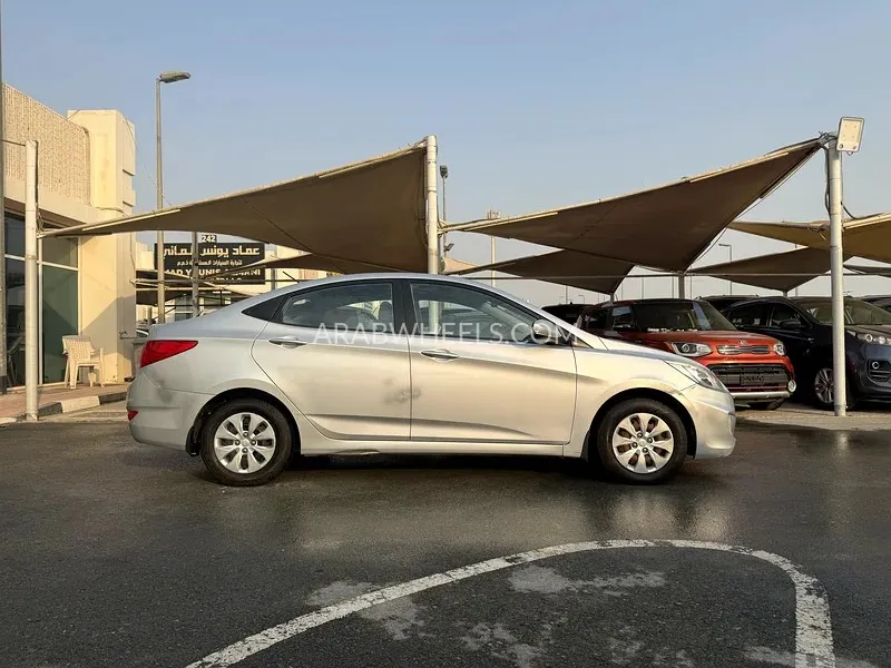 Hyundai Accent 2016 for Sale in Sharjah Image-5