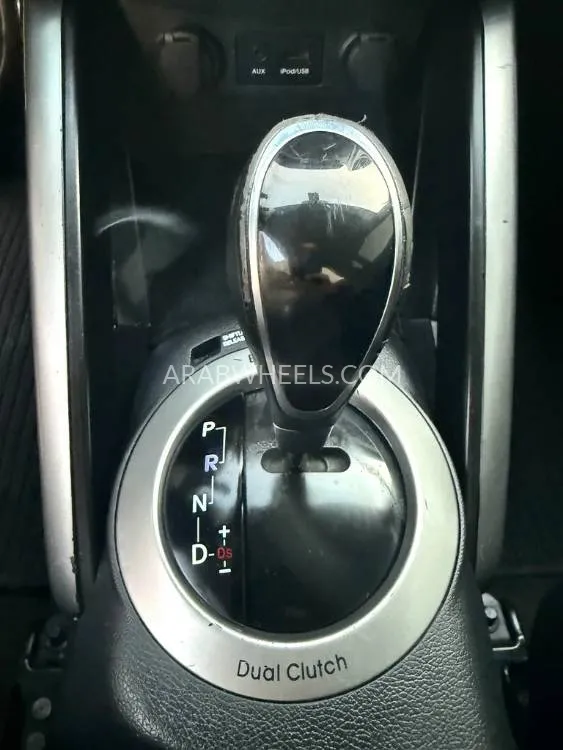 Hyundai Veloster 2014 for Sale in Sharjah Image-4