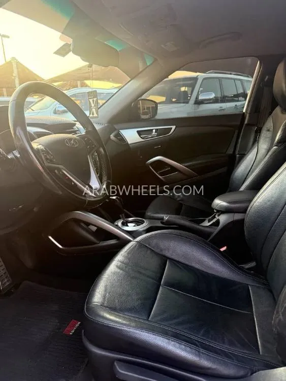 Hyundai Veloster 2014 for Sale in Sharjah Image-10
