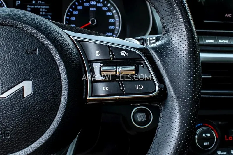 Kia Cerato 2022 for Sale in Sharjah Image-7