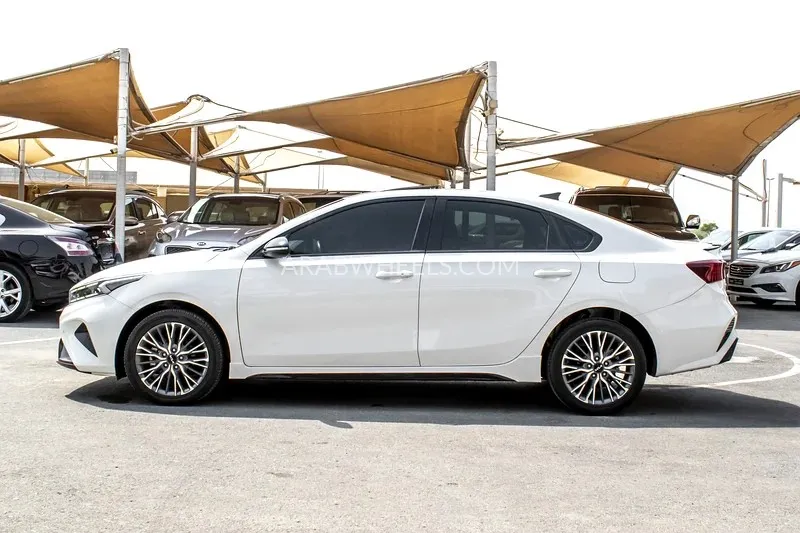 Kia Cerato 2022 for Sale in Sharjah Image-15