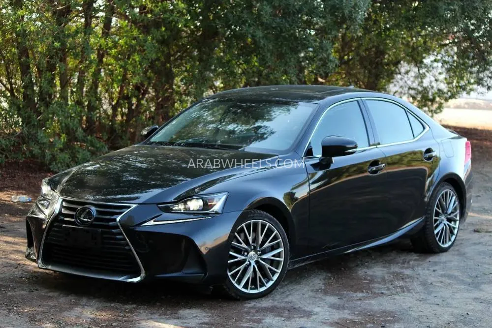 لكزس IS 2020 for Sale in الفجيرة Image-9